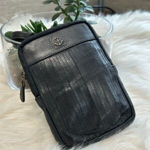 Adjustable crossbody strap making it the perfect sidekick!